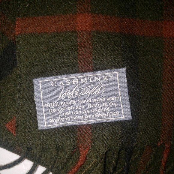 LORD & TAYLOR Cashmink Scarf NEW - Picture 2 of 3
